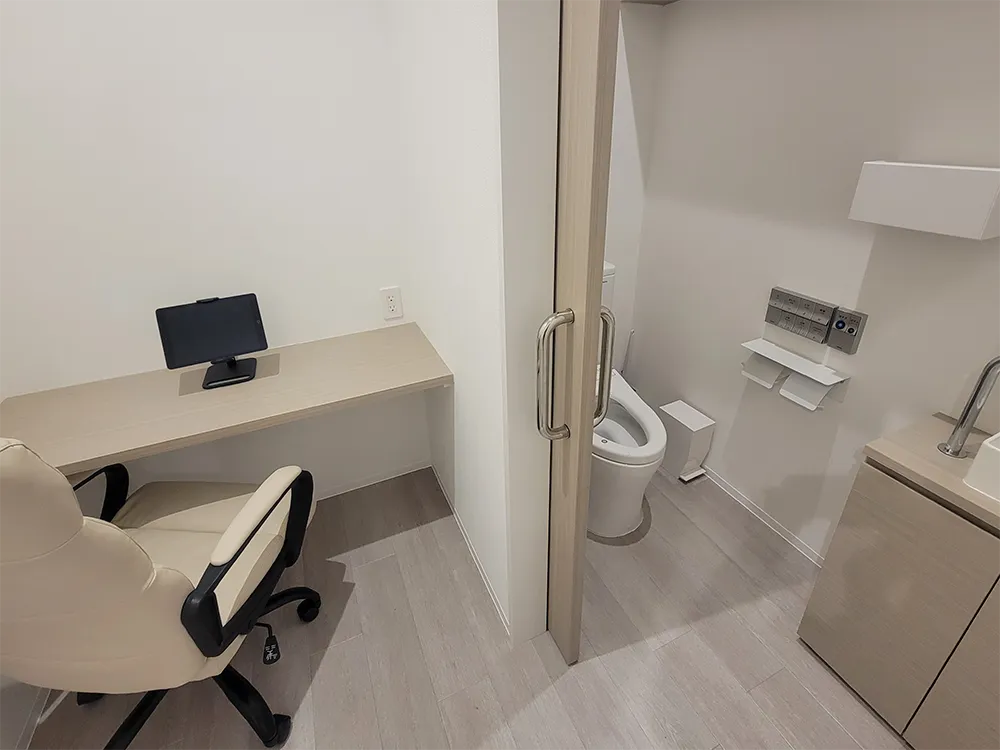 トイレ付個室前処置室